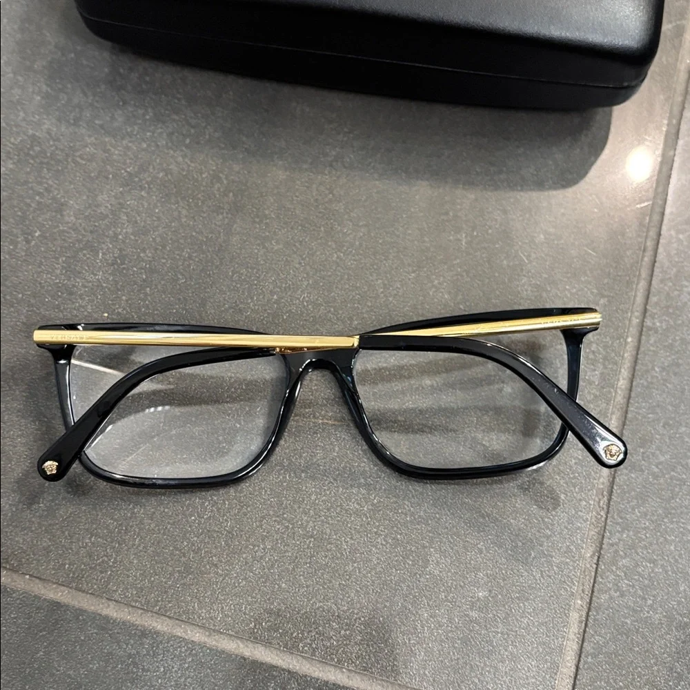 Versace prescription glasses with no prescription in them - Picture 7 of 17
